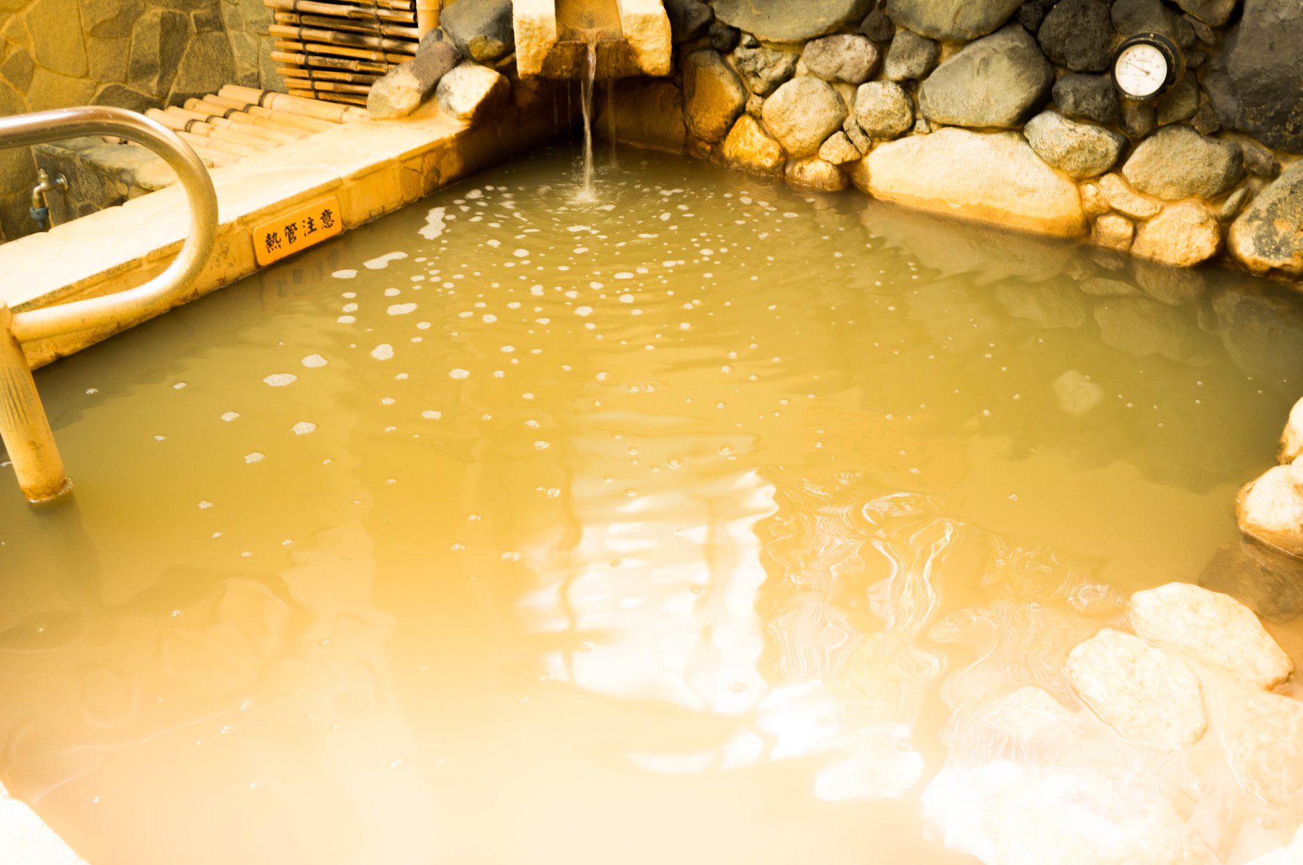 Japanese bathhouses musashi-koyama onsen shimizu-yu gold bath