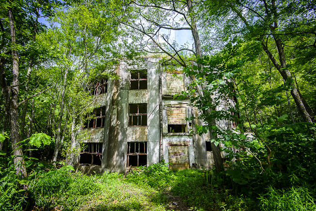 round schoolhouse building ruin