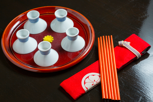 Japanese Drinking Games - kiku no hana tea set