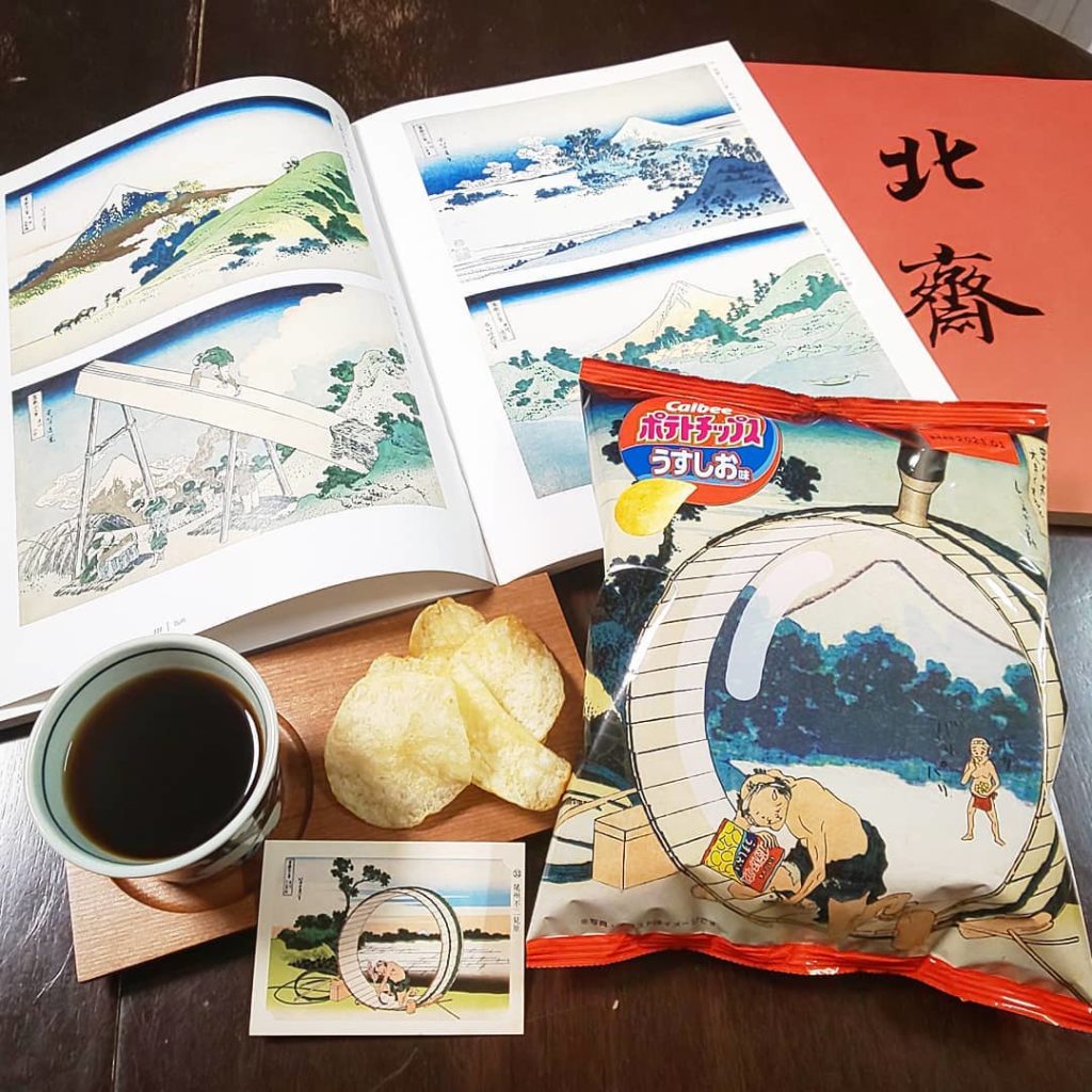 Calbee Hokusai Potato Chips - Hokusai-themed chips with hokusai book 