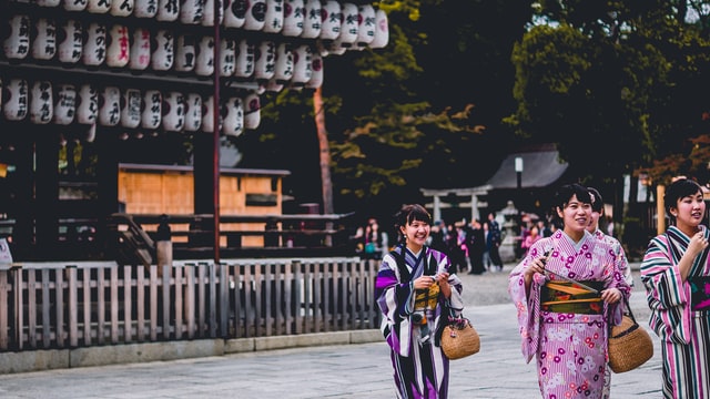 Japanese slang - japanese girls laughing