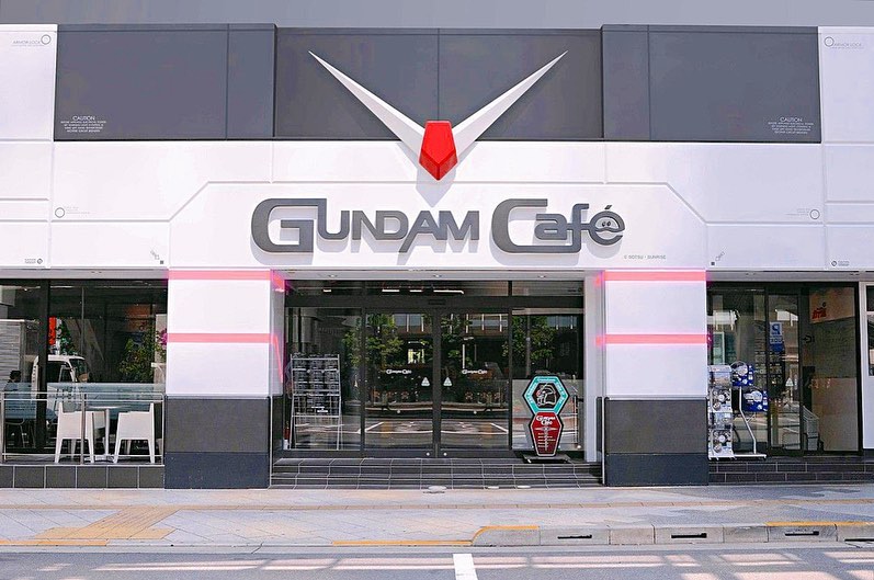 free tokyo walking tours - gundam cafe