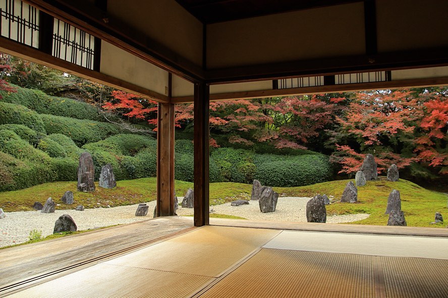 Japanese zen gardens - komyoin garden