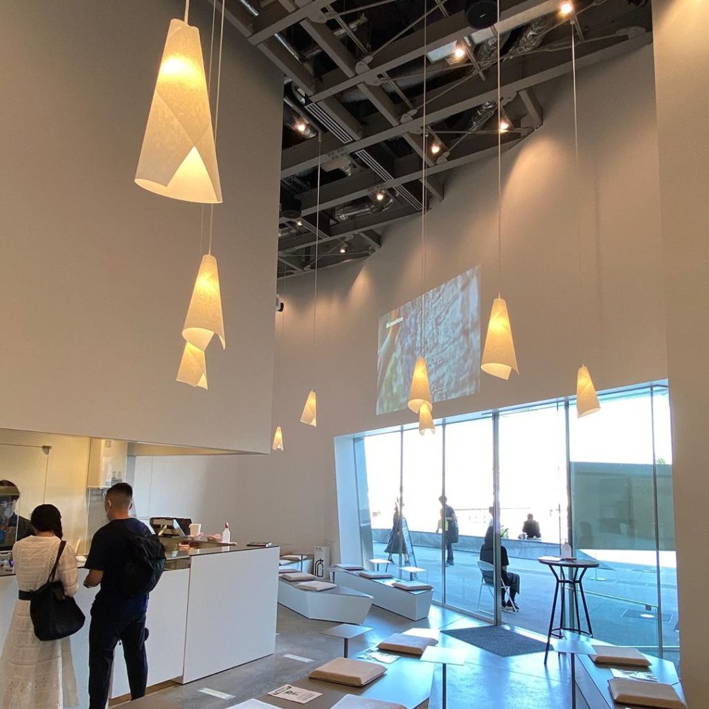 Kadokawa Bookshelf Theatre Boasts 50,000 Books, Rivals Starfield Library