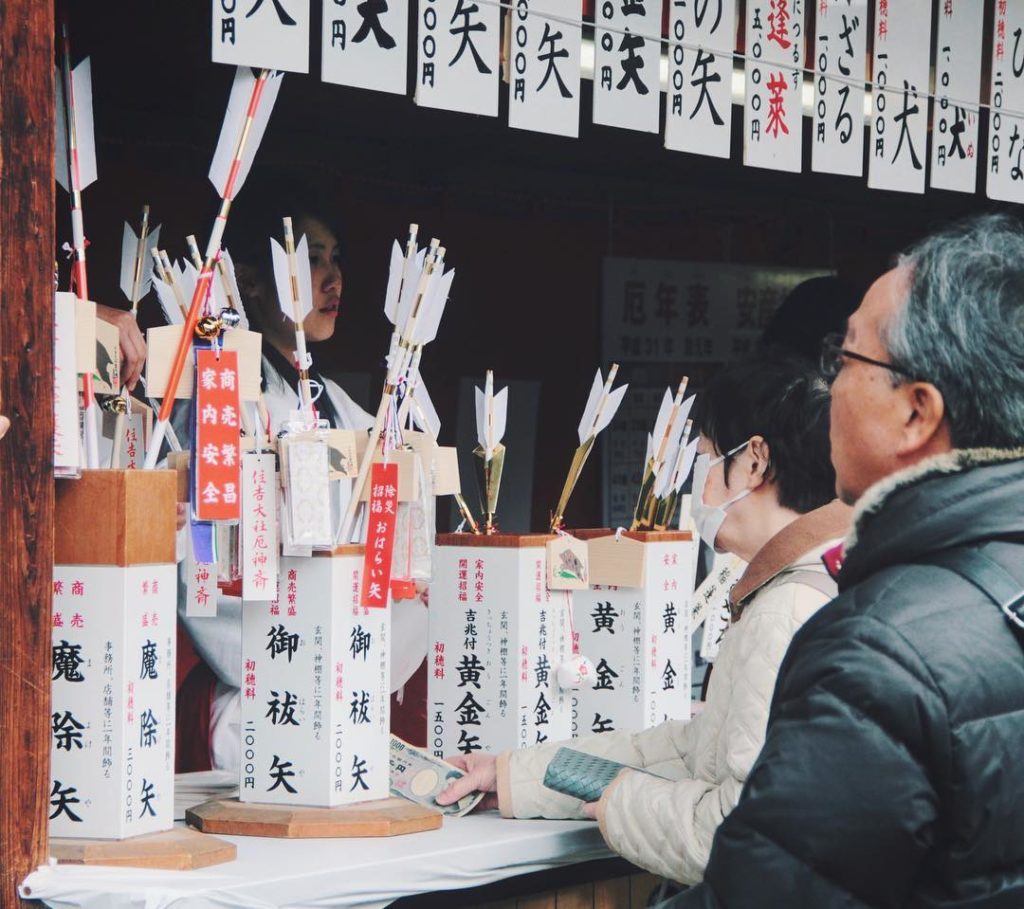Japanese New Year traditions - hatsumode 