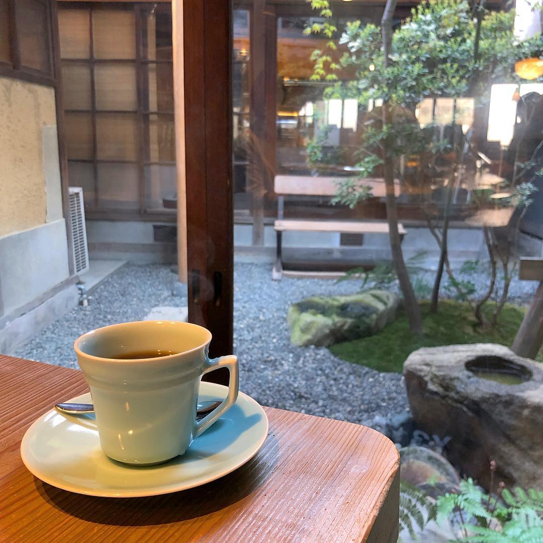 japan cafes heritage buildings - ichikawaya cafe garden