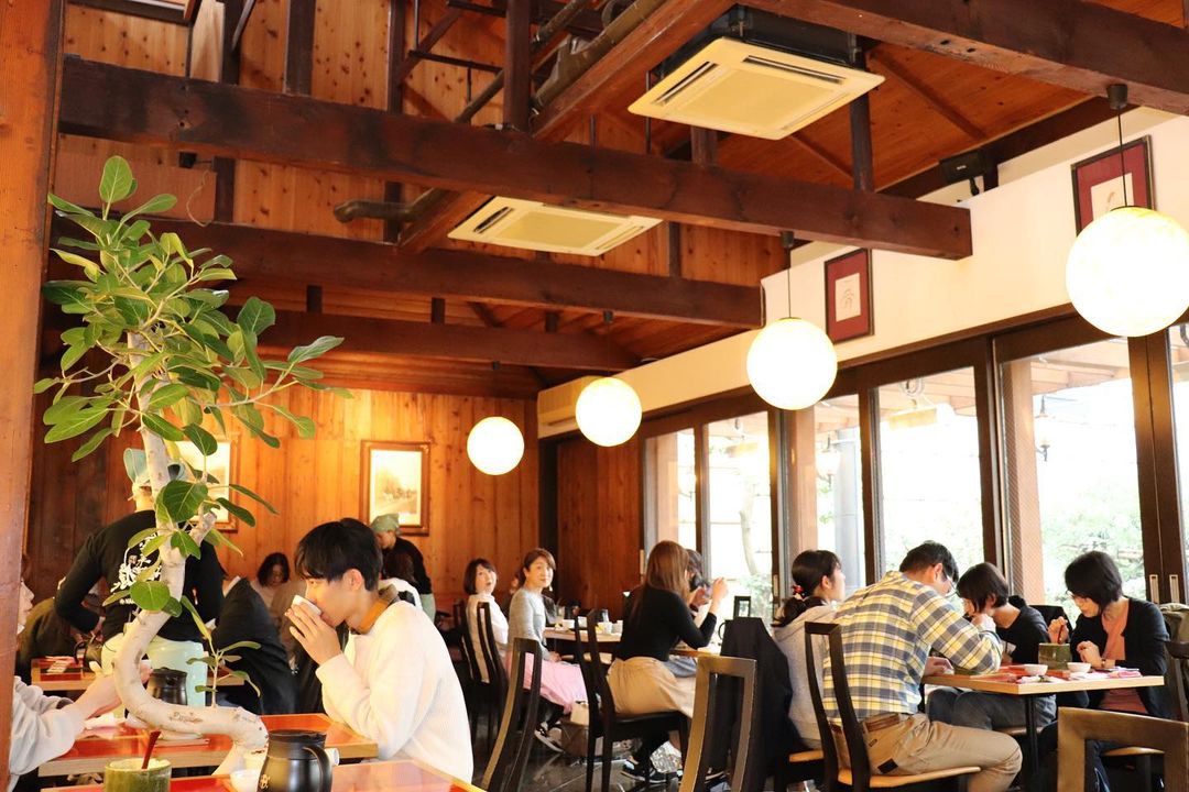 japan cafes heritage buildings - nakamura tokichi honten interior