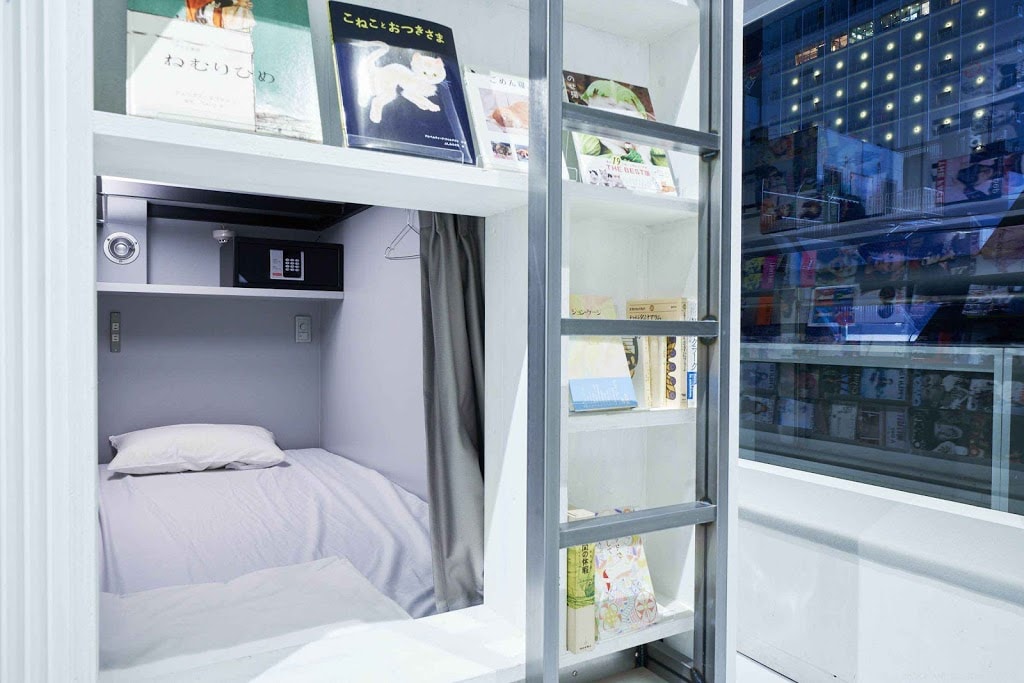 ABook And Book Tokyo Shinsaibashi - bed in a bookshelf with ladder