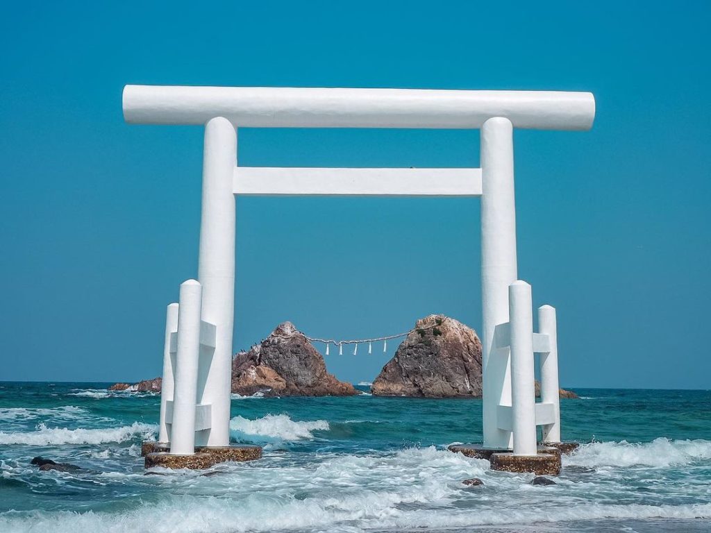 Unusual shrines - sakurai futamigaura 