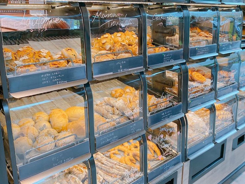 bakeries in osaka - bread display