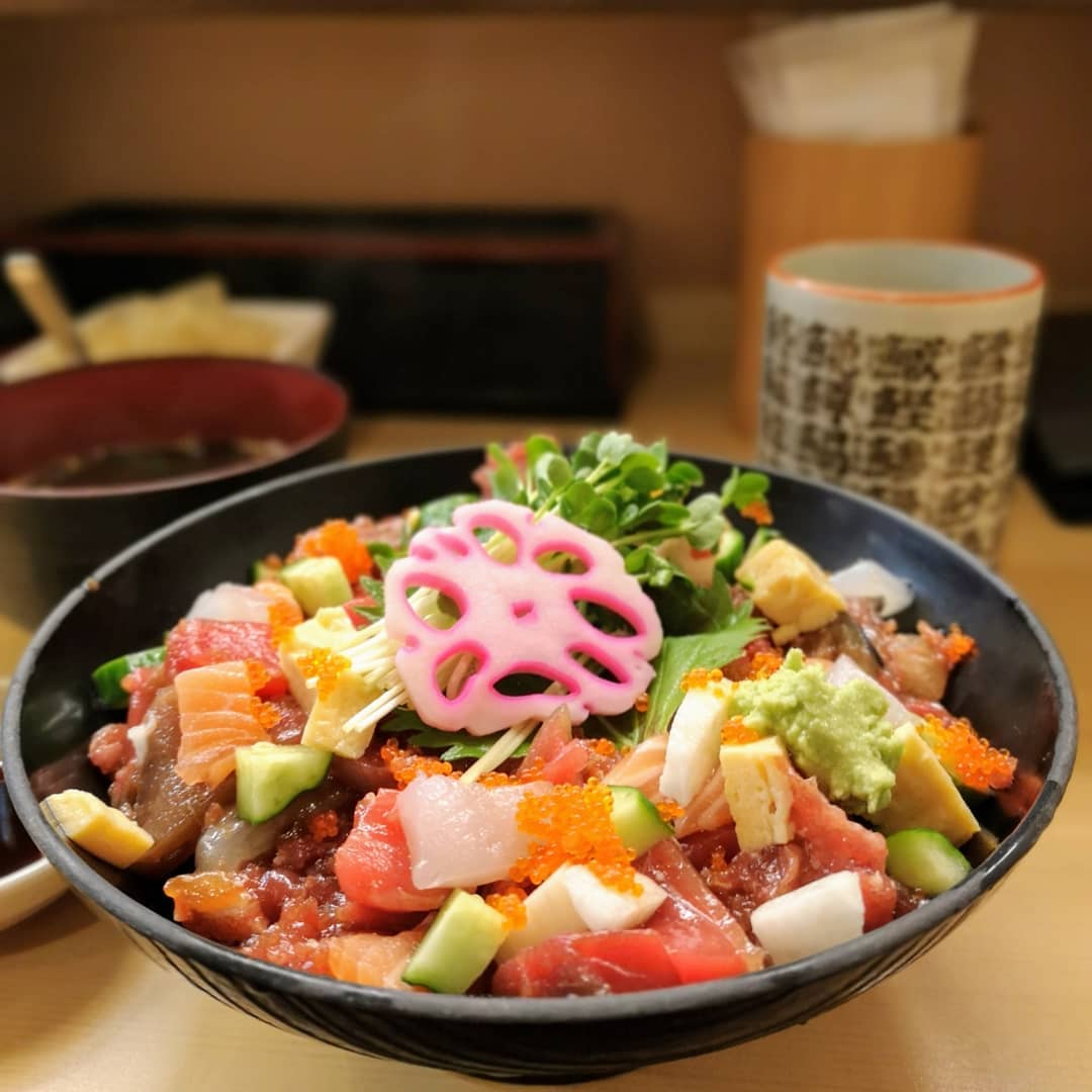 cheap sushi osaka - chirashi don