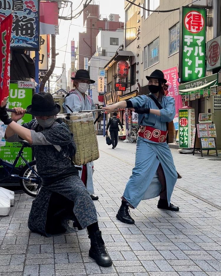 samurai trash collectors - pose