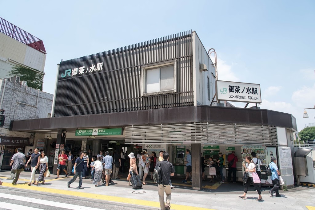 hand sanitiser train station - ochanomizu station