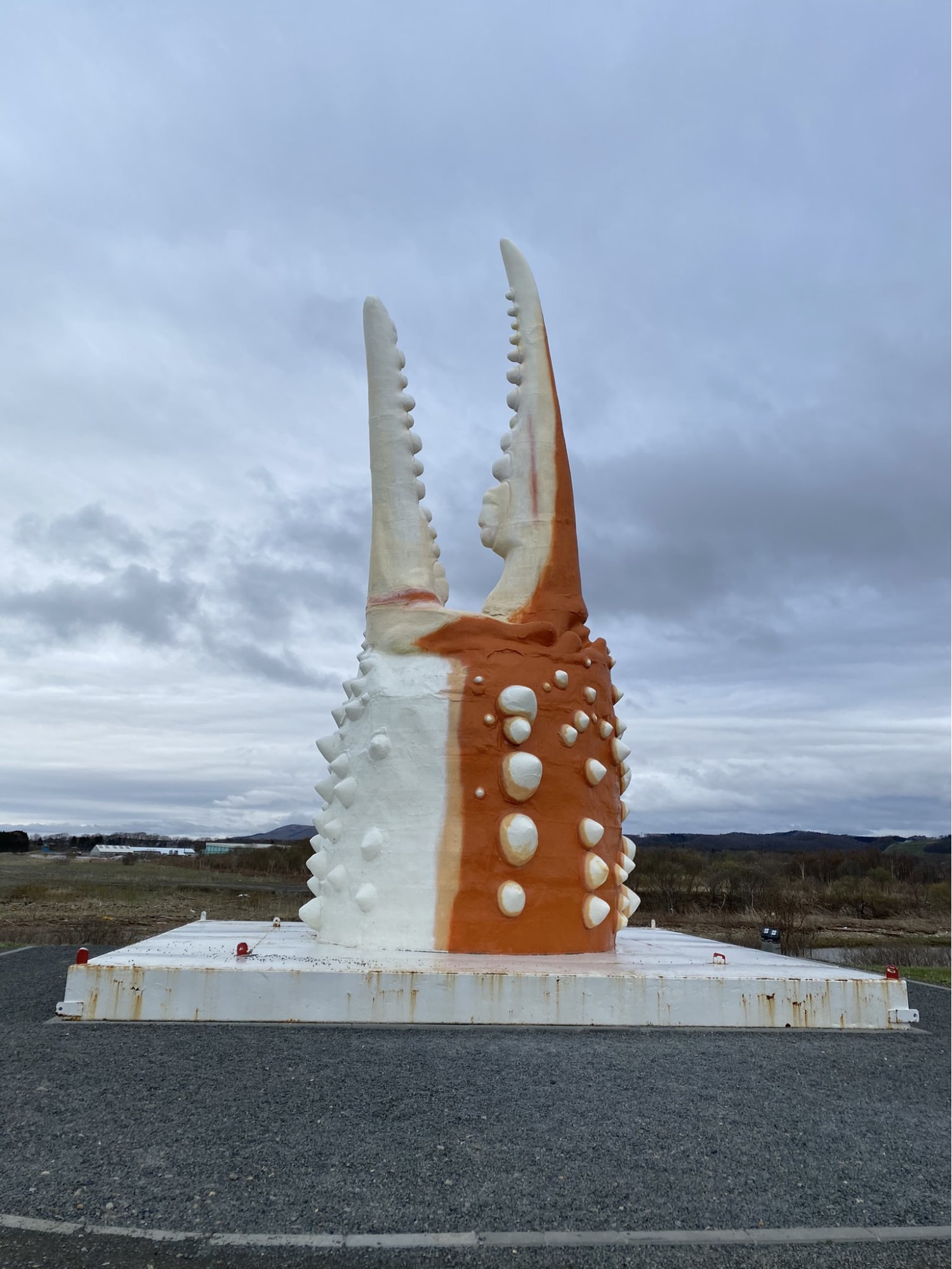 crab claw statue hokkaido