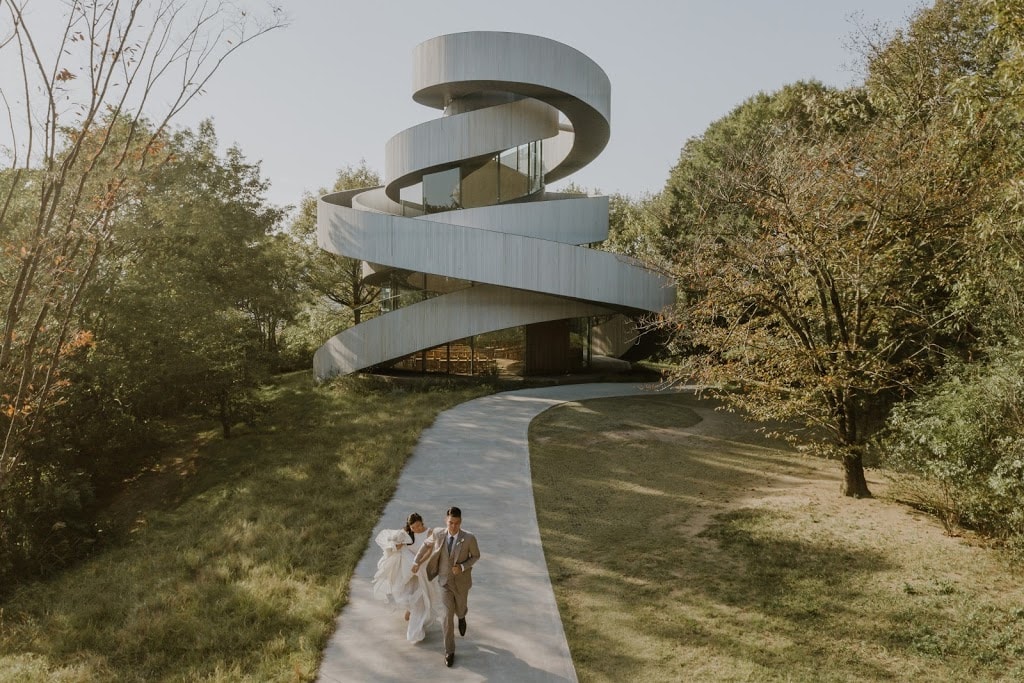 buildings in japan - ribbon chapel wedding