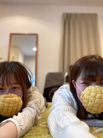 melon bun masks - 2 girls with mask pan