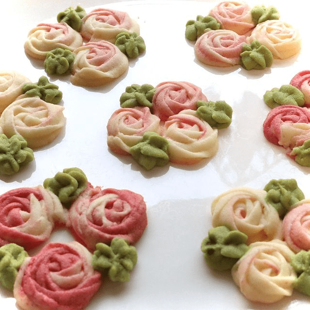 japanese baking artist izuyo - flower cookies