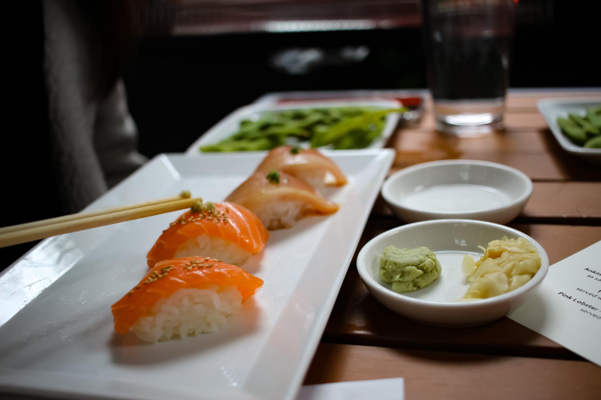 easy sushi recipes - salmon nigiri