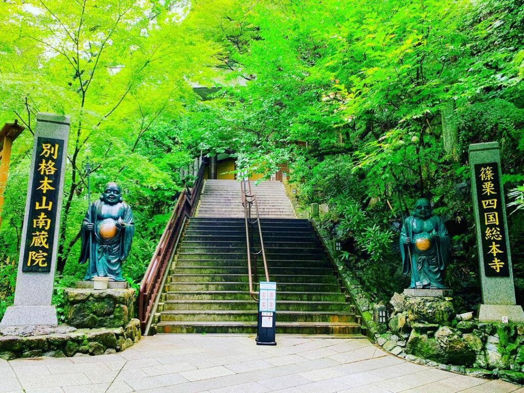 Nanzoin Temple - A stairway in Nanzoin Temple