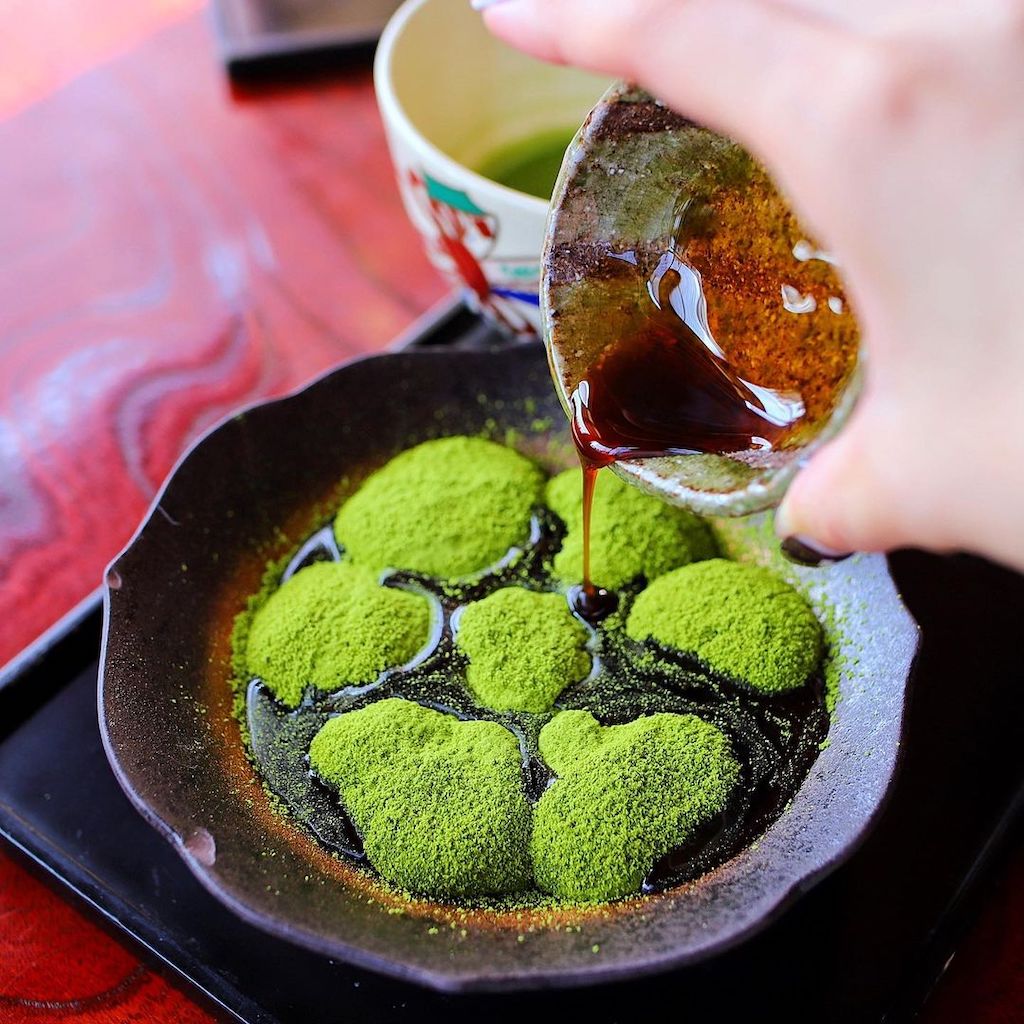 Wagashi - matcha warabi mochi