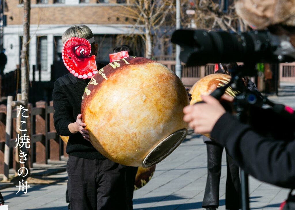 Takoyaki Boat - model with takoyaki helmet off