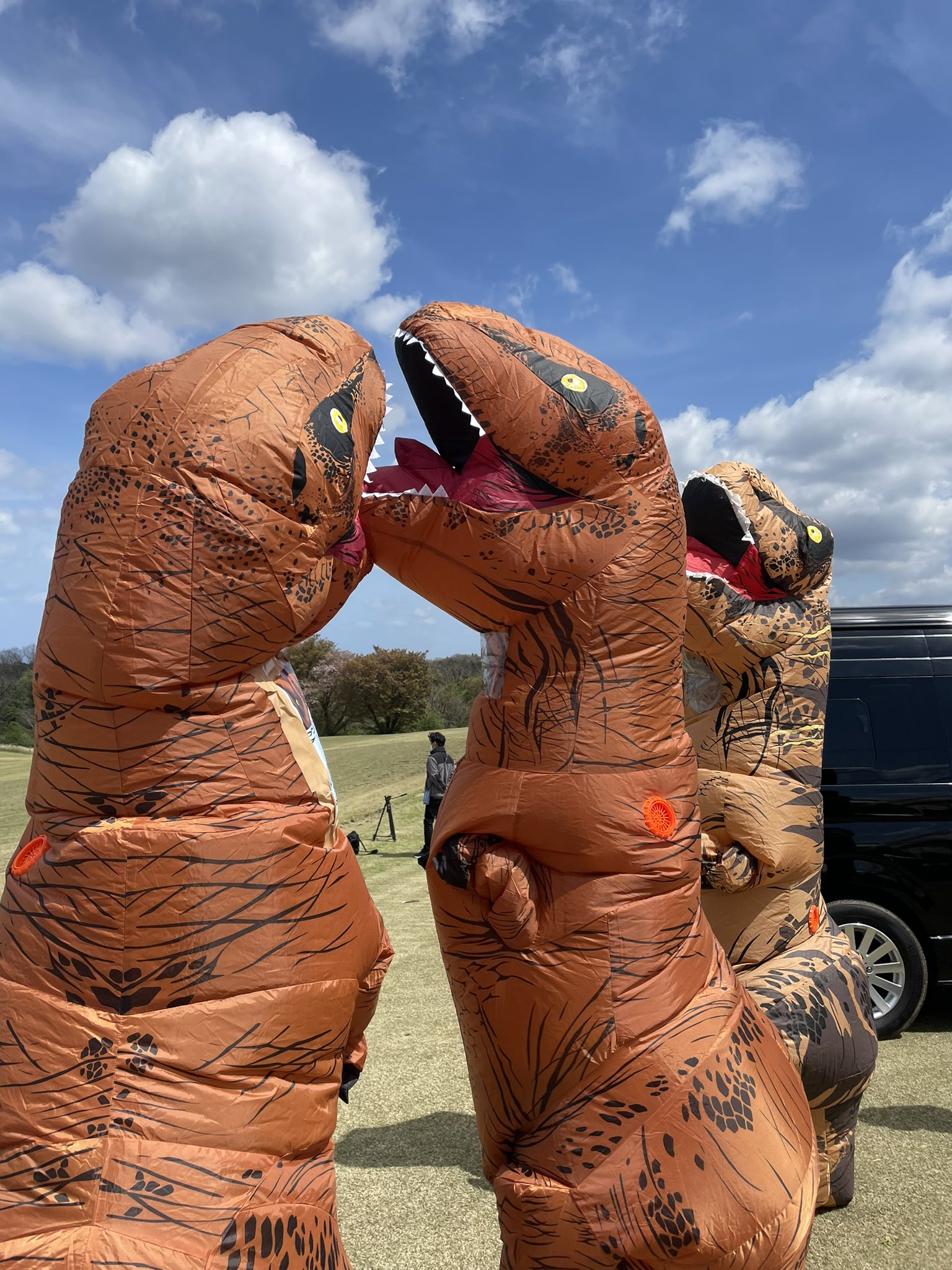 Dinosaur Race In Japan Has Runners Donning & Sprinting In T-Rex Suits