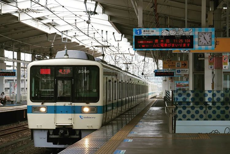 hello kitty train station - platform