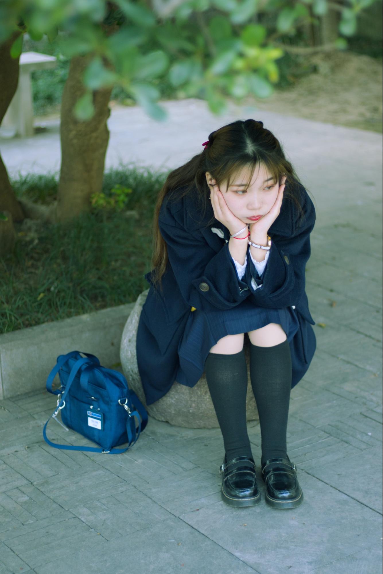 japanese schools ban ponytails - sad girl