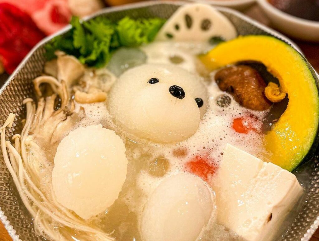 Kumachan Onsen - teddy bear soup base melting