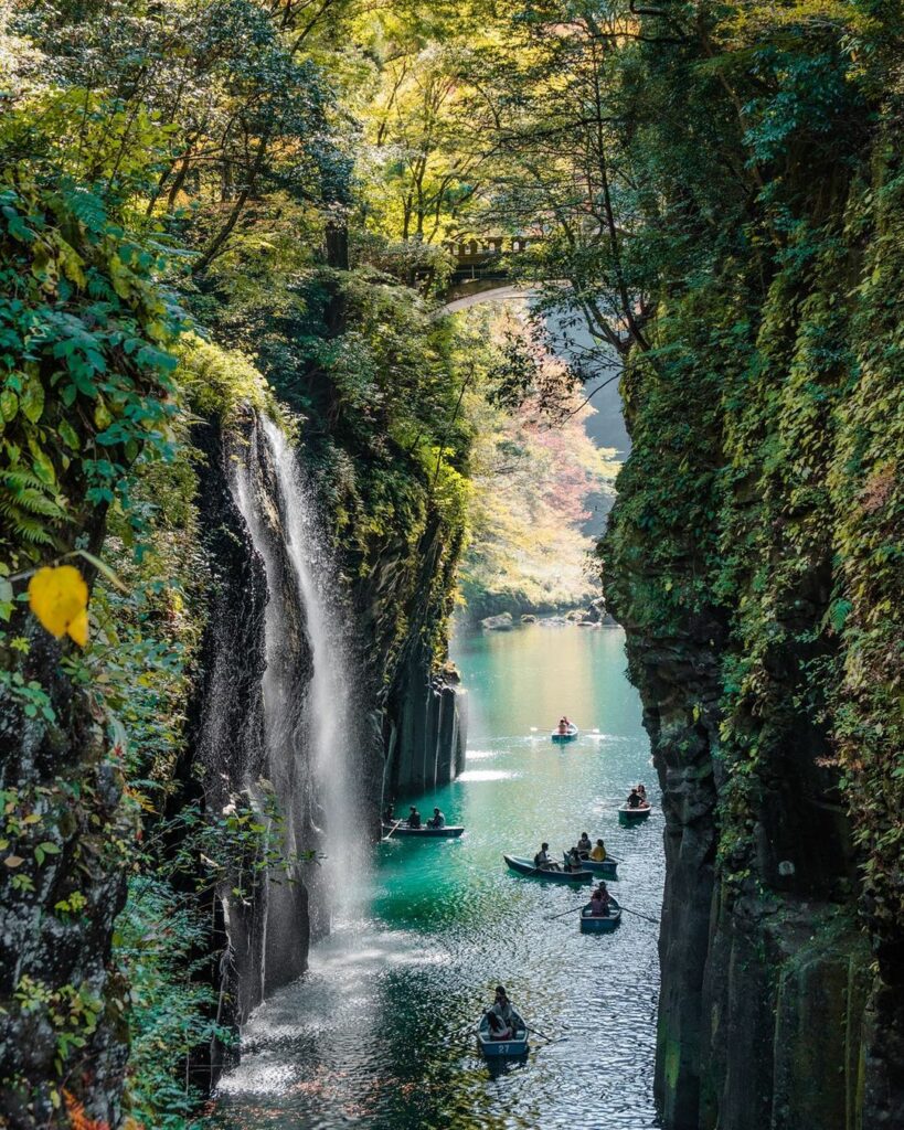 Takachiho Gorge - minai waterfalls and boats