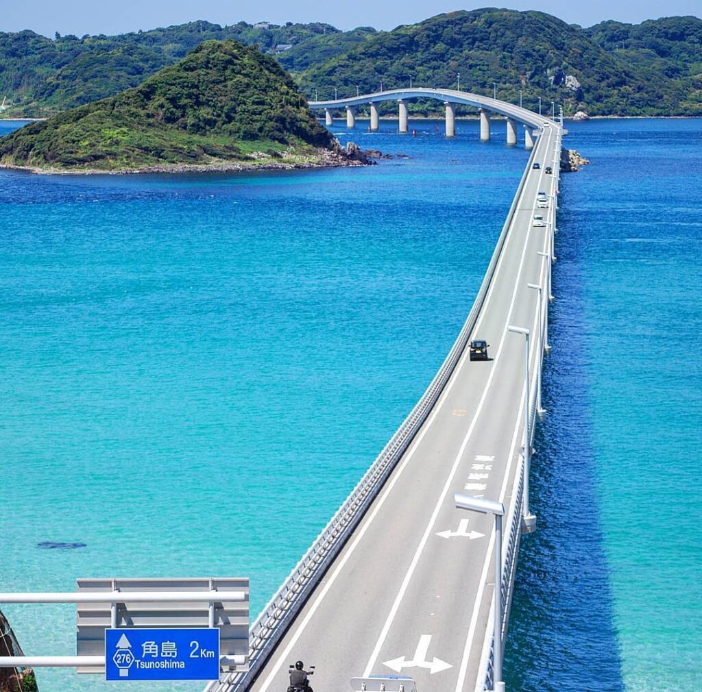 Tsunoshima Bridge - road curving around hato island