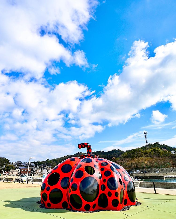 naoshima island - Yayoi Kusama