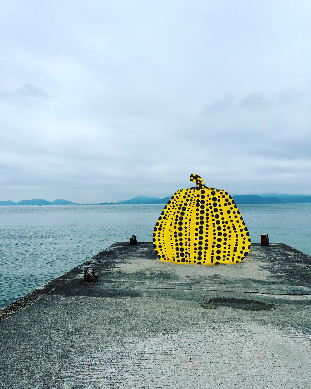 naoshima island - pumpkin drawing