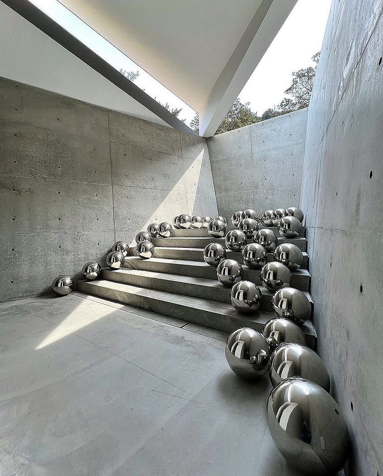 naoshima island - balls