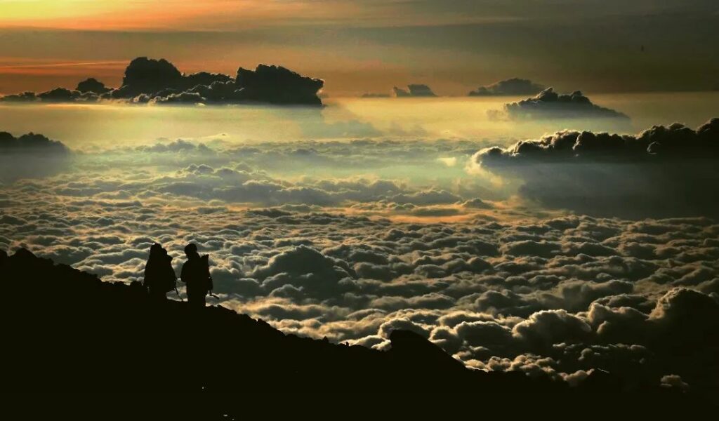 Climbing Mount Fuji - unkai