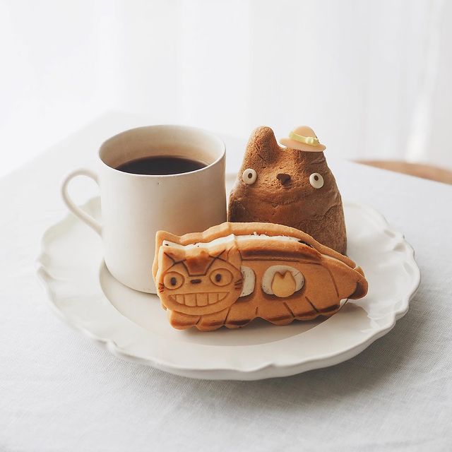 Shirohiges Cream Puff Factory - cream puff and cat bus cookie