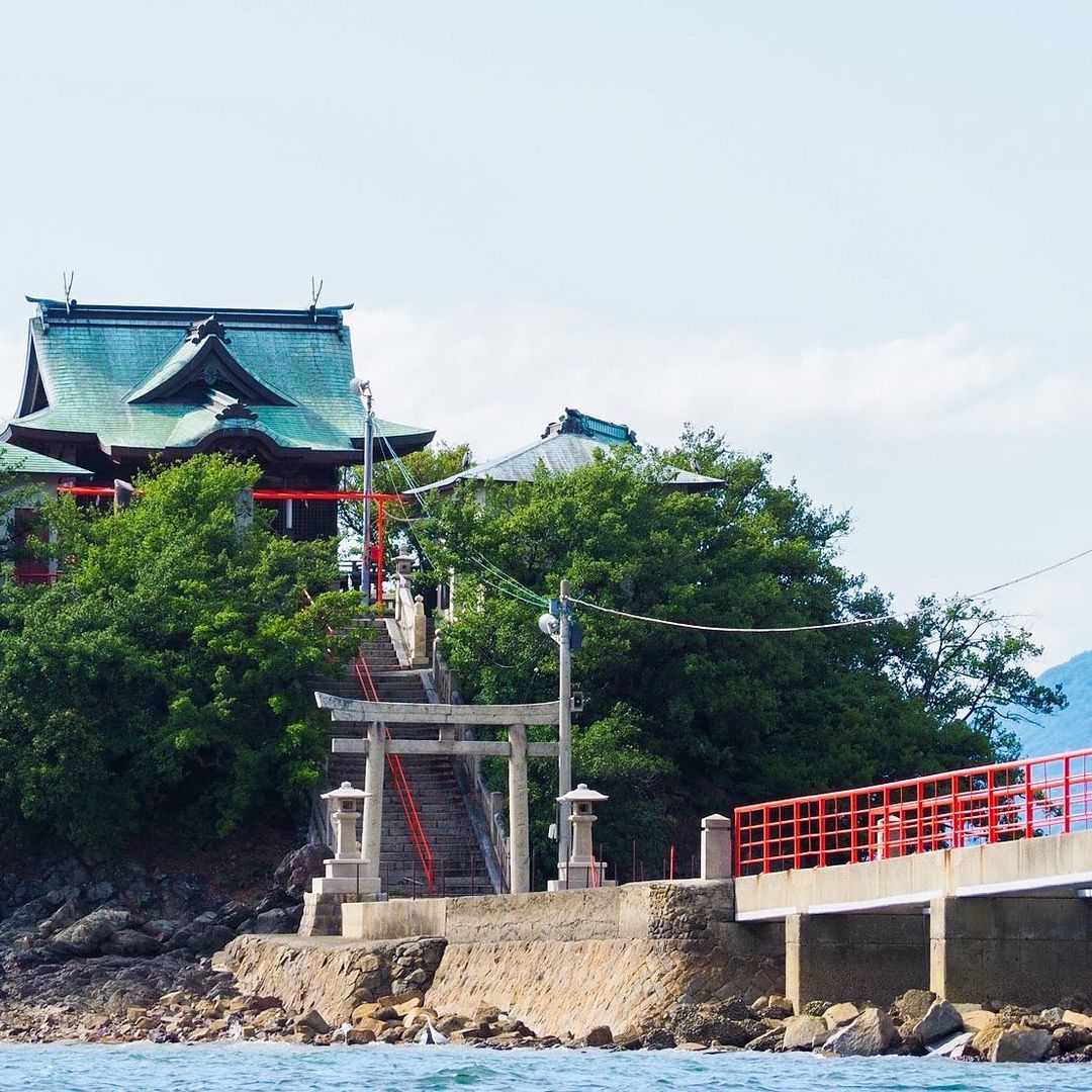 Tsushima Shrine - entrance