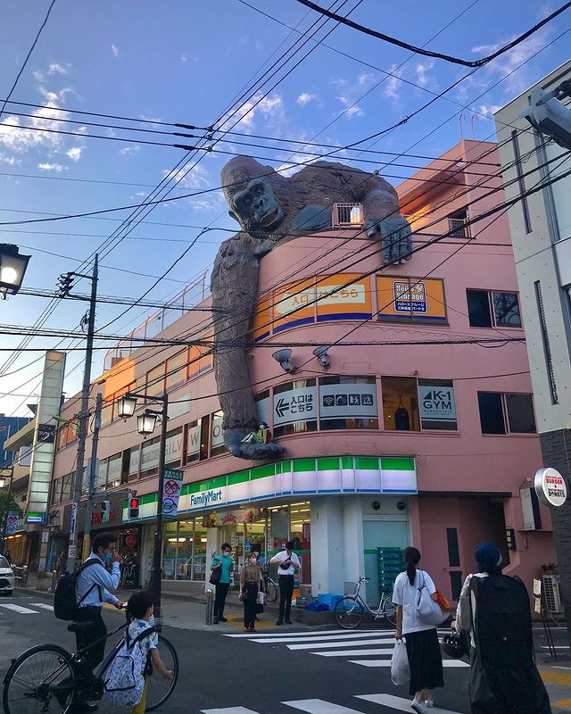 Sangenjaya Gorilla - building exterior and street