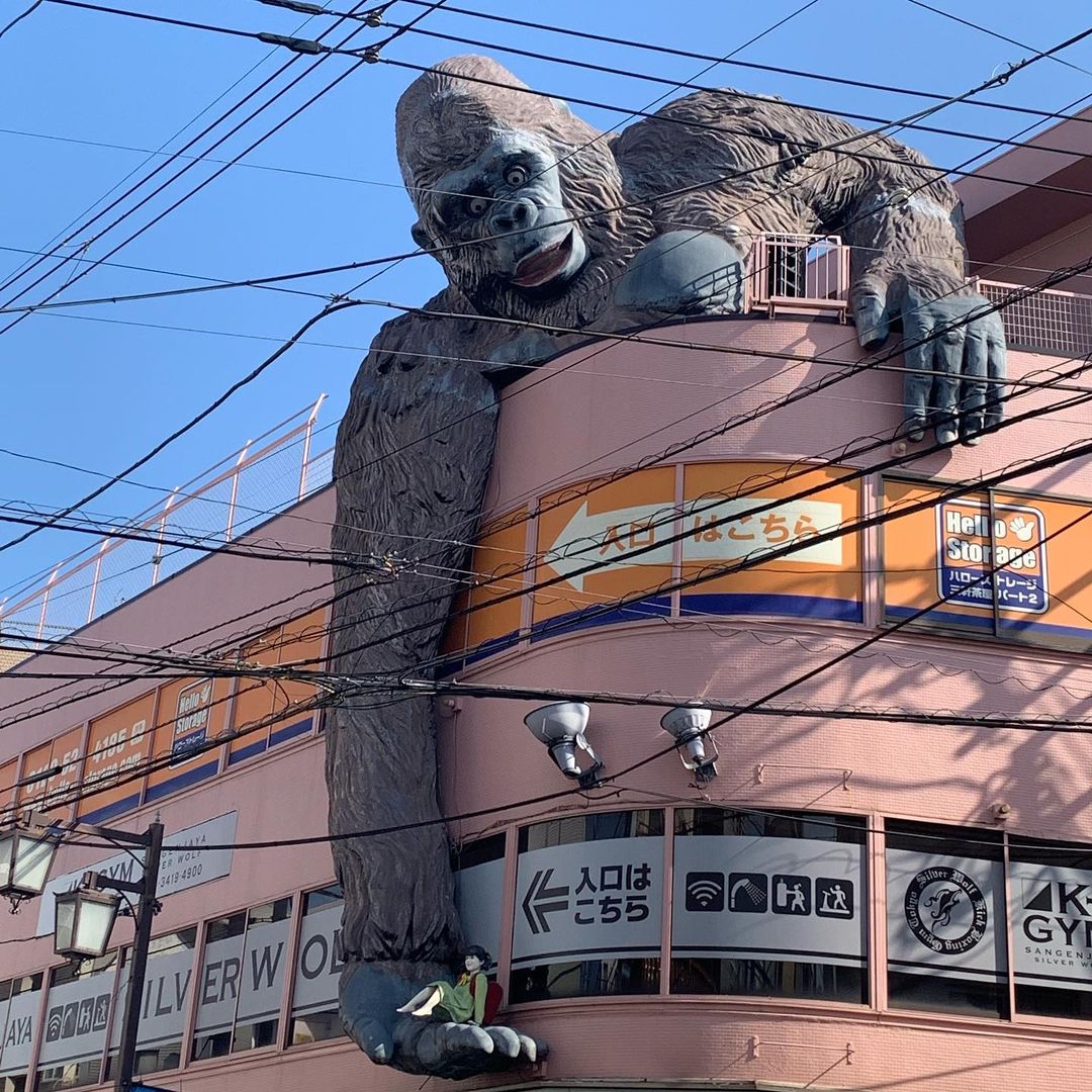 Sangenjaya Gorilla Giant King Konglike Figure Chilling On A Building