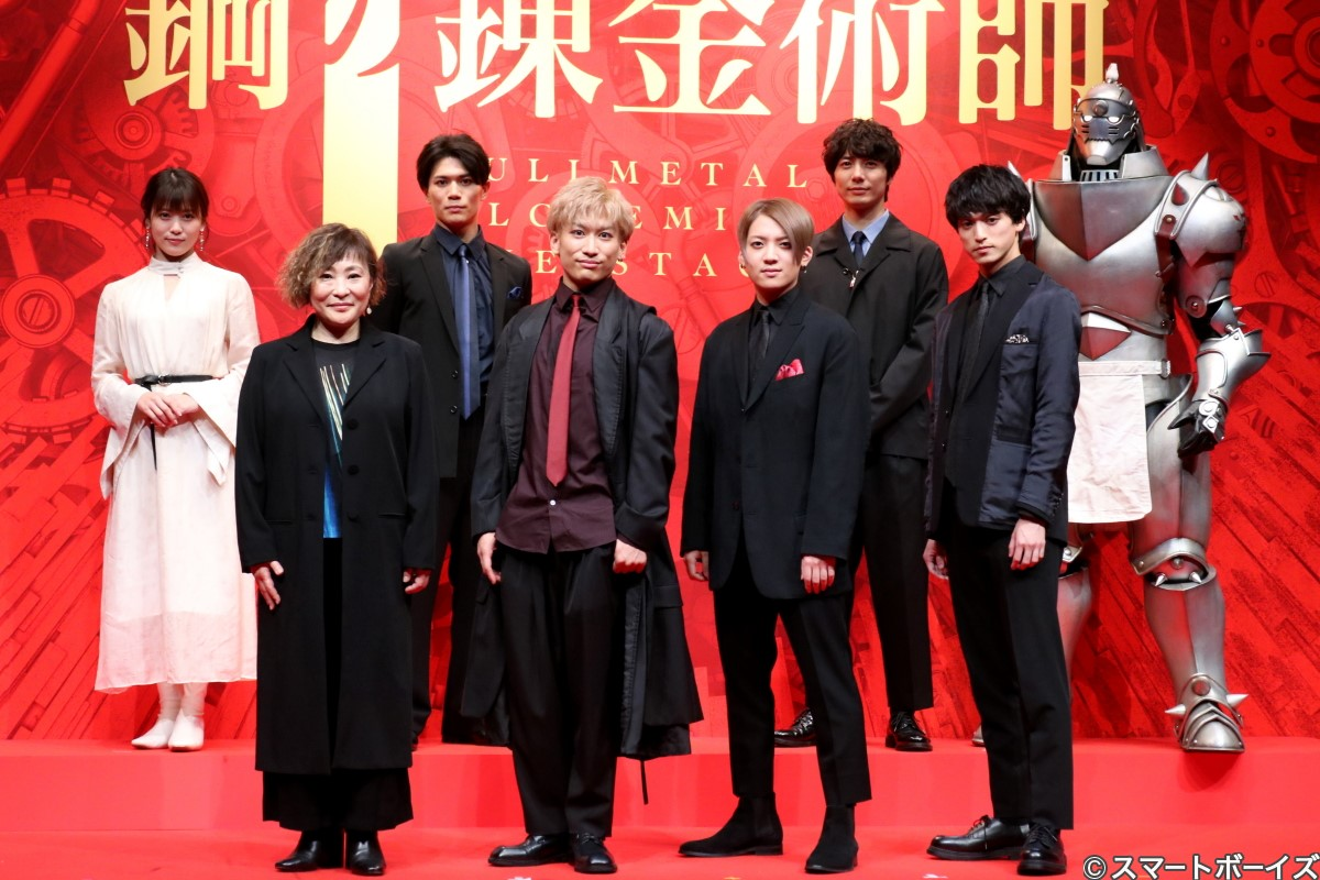 Fullmetal Alchemist stage play - group photo of the cast