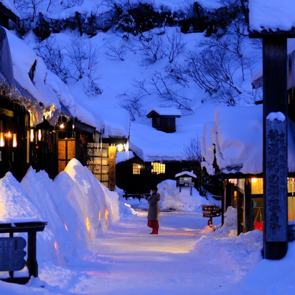 Tohoku Onsen Villages - Tsurunoyu Onsen's snow mounds at night