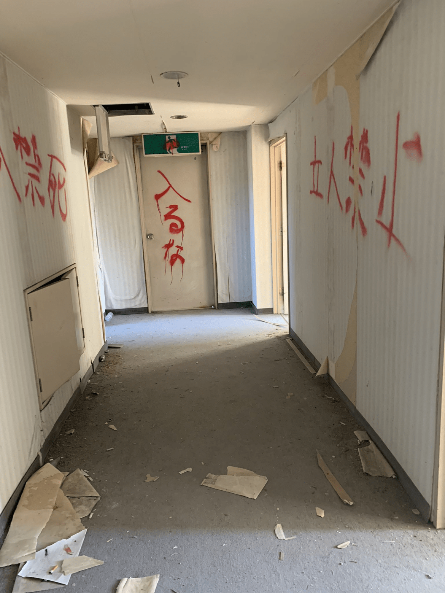 Abandoned places in Japan - threatening messages spray painted onto the walls of Green Hills Hotel