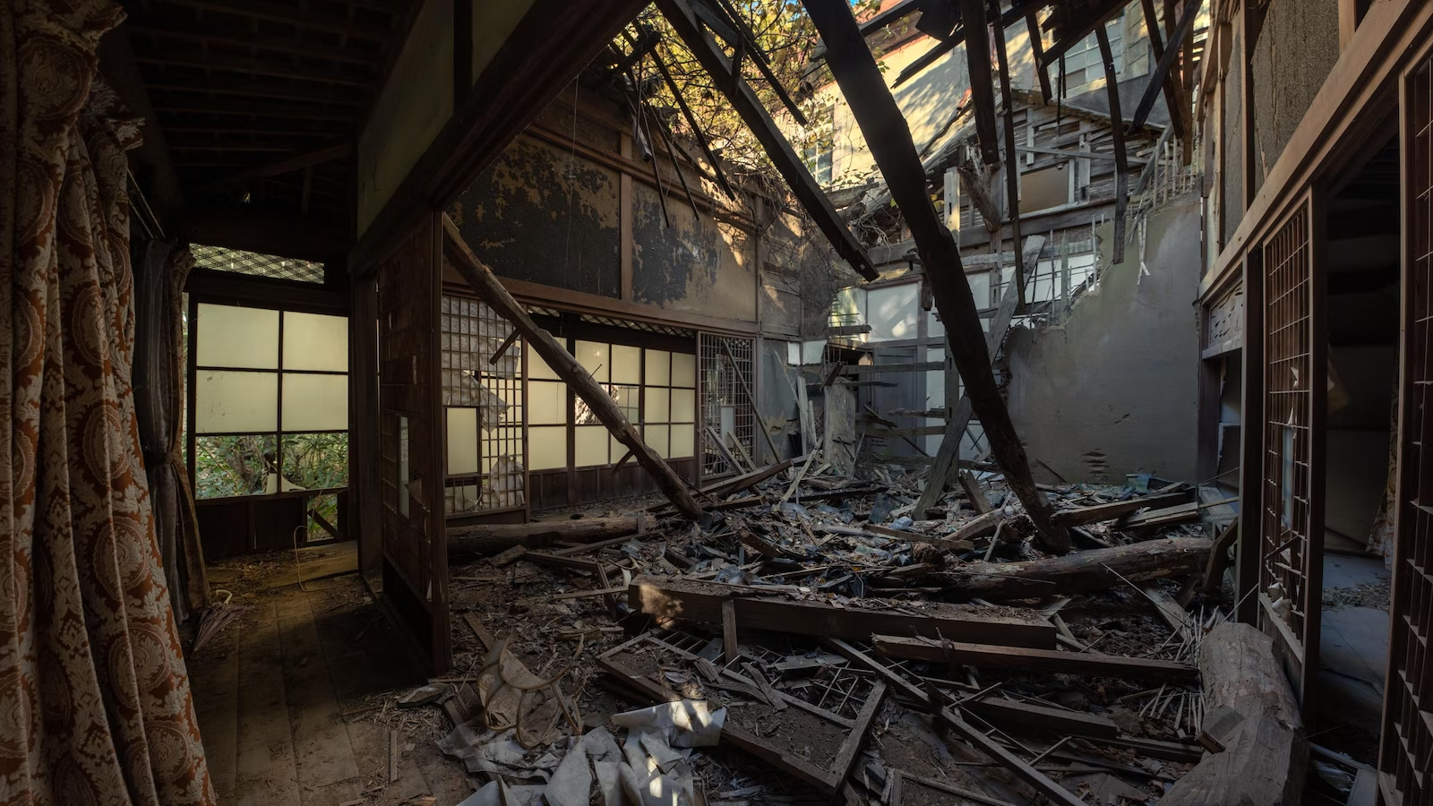 Abandoned places in Japan - collapsed roof of the Taisho Photographer's dilapidated house