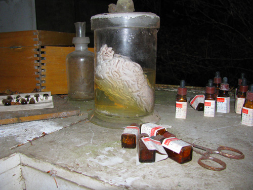 Abandoned places in Japan - Brain in a jar in Nichitsu Clinic