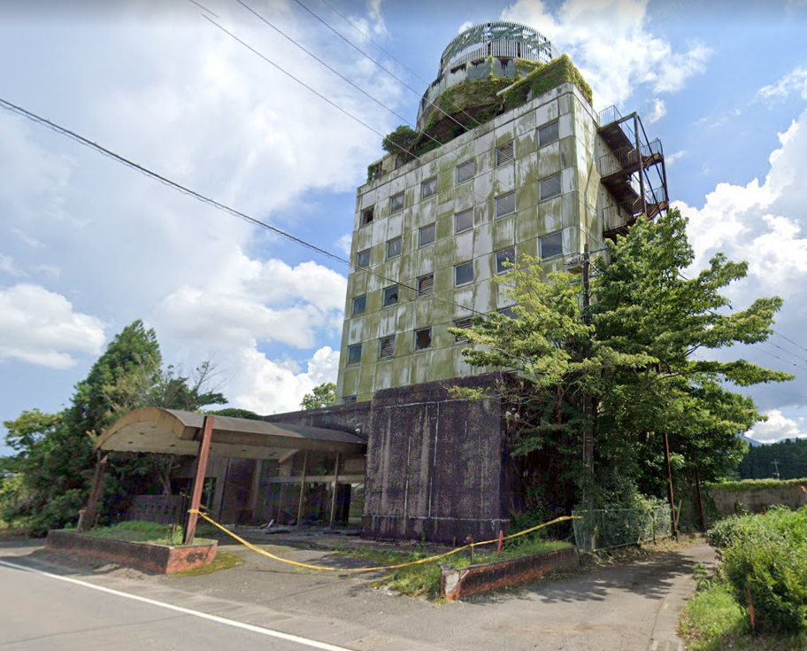 Abandoned places in Japan - Green Hills Hotel exterior