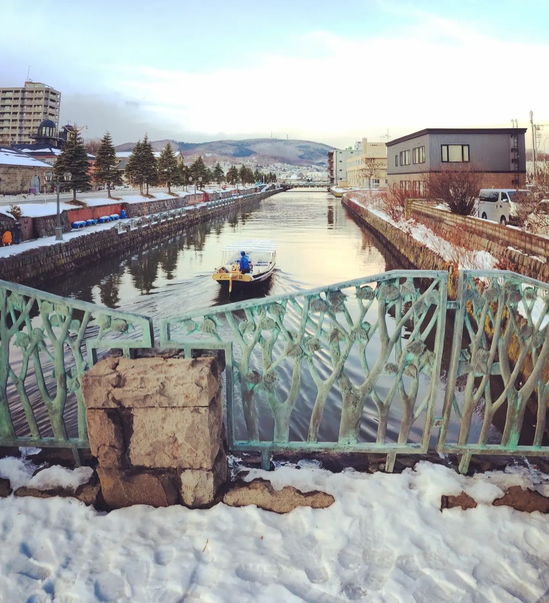 Cities in Japan to see snow - boat floating along the European-style canal at Otaru