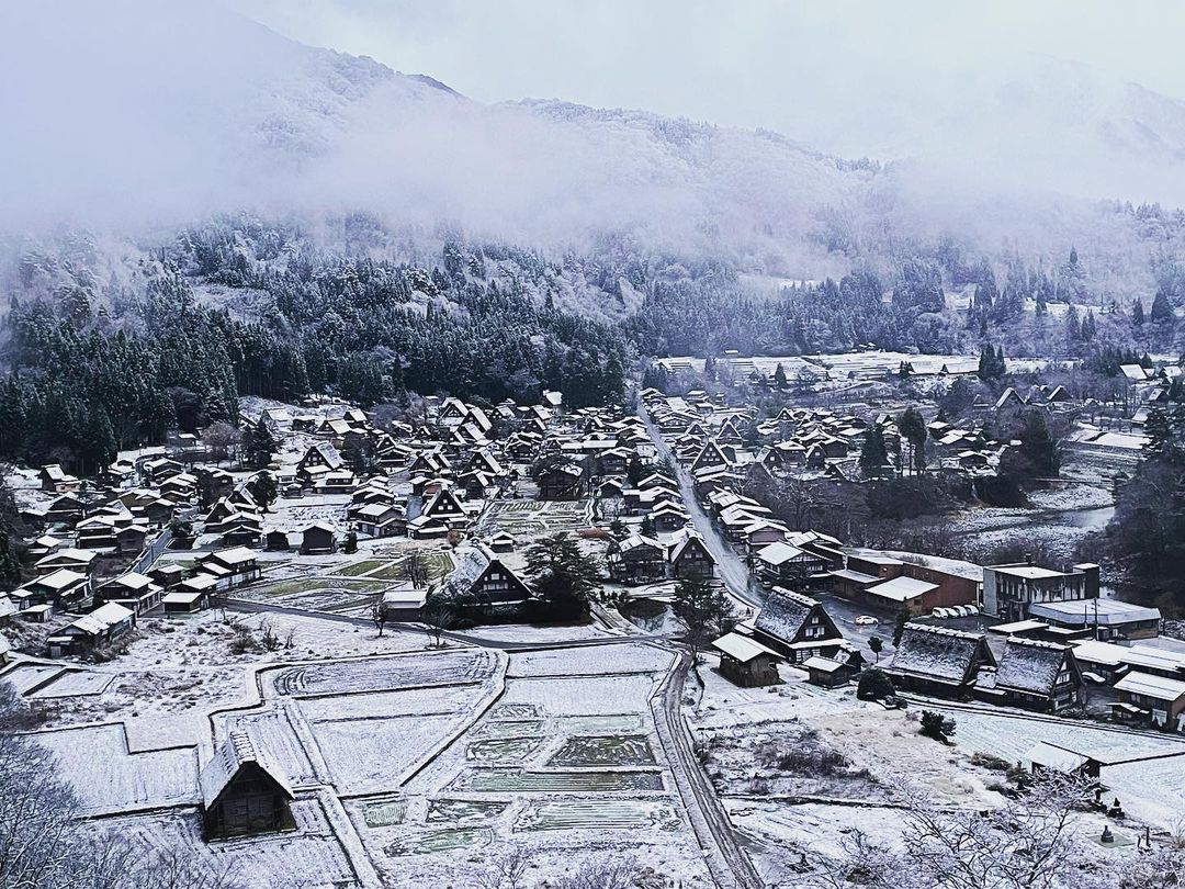 Cities in Japan to see snow - Bird's-eye view of Shirakawa-go