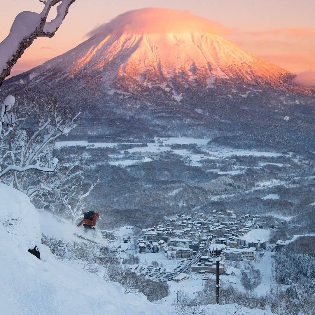 Cities in Japan to see snow - Bird's-eye view of Hirafu Tow