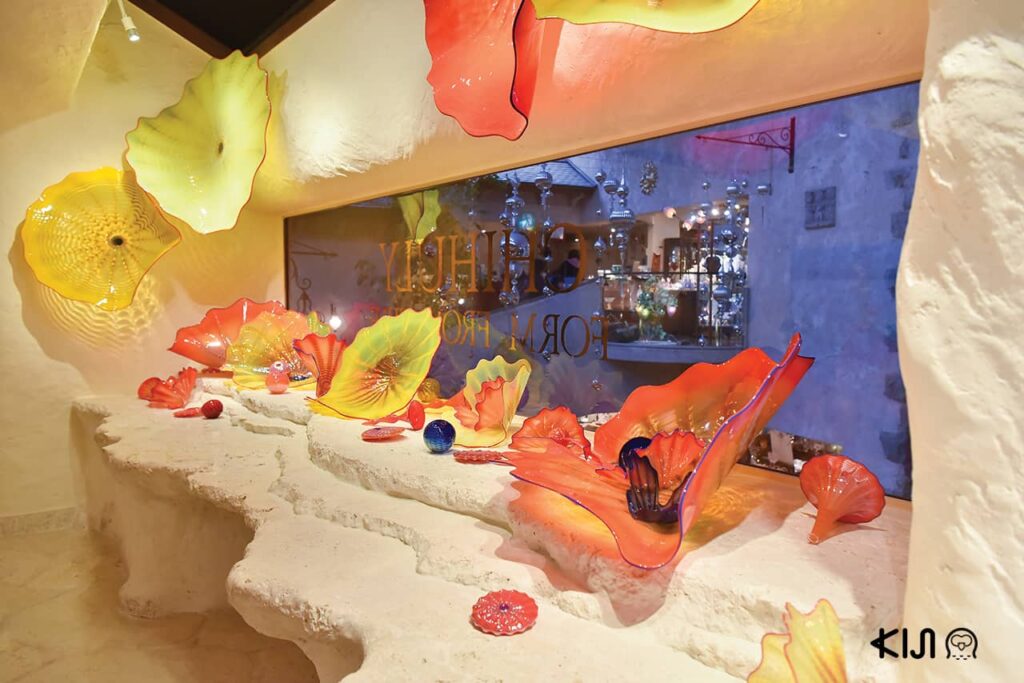 Hakone Garasunomori Museum - quirky modern glass art