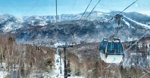 Japan ski resorts - ropeway at Shiga Kogen Yakebitaiyama Ski Resort